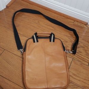 Jack Carry Adapt purse